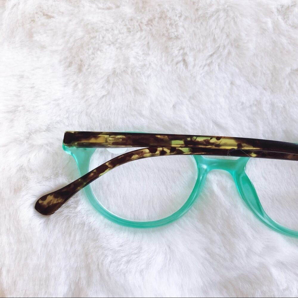 Kaylee Green Classic Round Reader Glasses - Picture 9 of 11